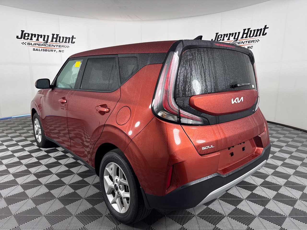 Used 2025 Kia Soul LX w/ LX Technology Package FWD image 9