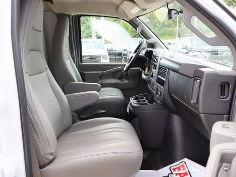 New 2025 GMC Savana 3500 Extended w/ Driver Convenience Package RWD image 30