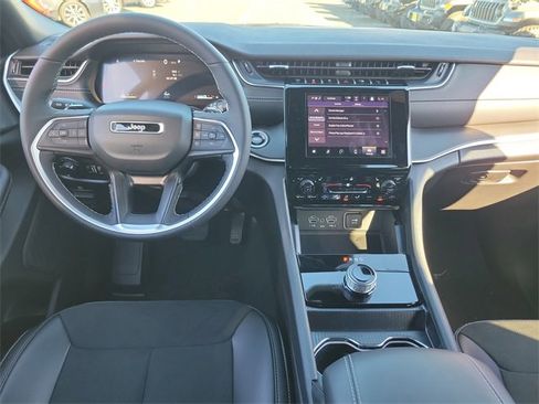 New 2025 Jeep Grand Cherokee L Altitude image 8