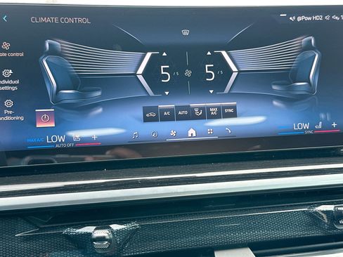 Certified 2025 BMW X7 xDrive40i w/ M Sport Package AWD/4WD image 16