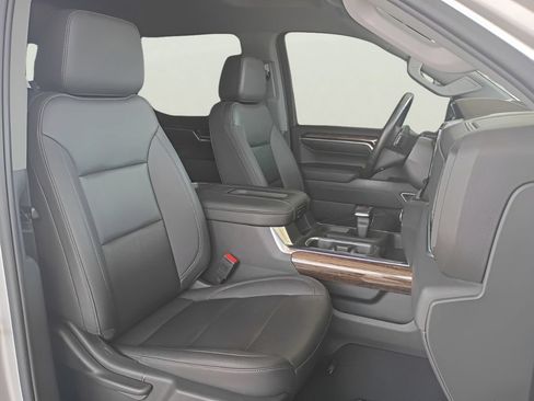 Used 2022 GMC Sierra 1500 Elevation w/ Elevation Premium Package AWD/4WD image 3