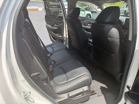 Used 2024 Honda Pilot Elite image 13