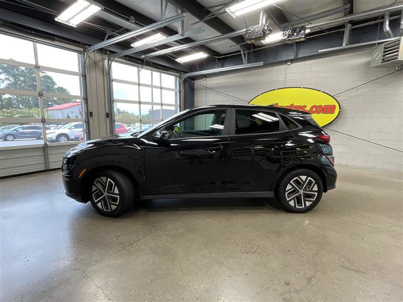 Used 2023 Hyundai Kona SEL FWD image 2
