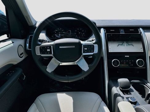 Certified 2025 Land Rover Discovery Dynamic SE AWD/4WD image 23