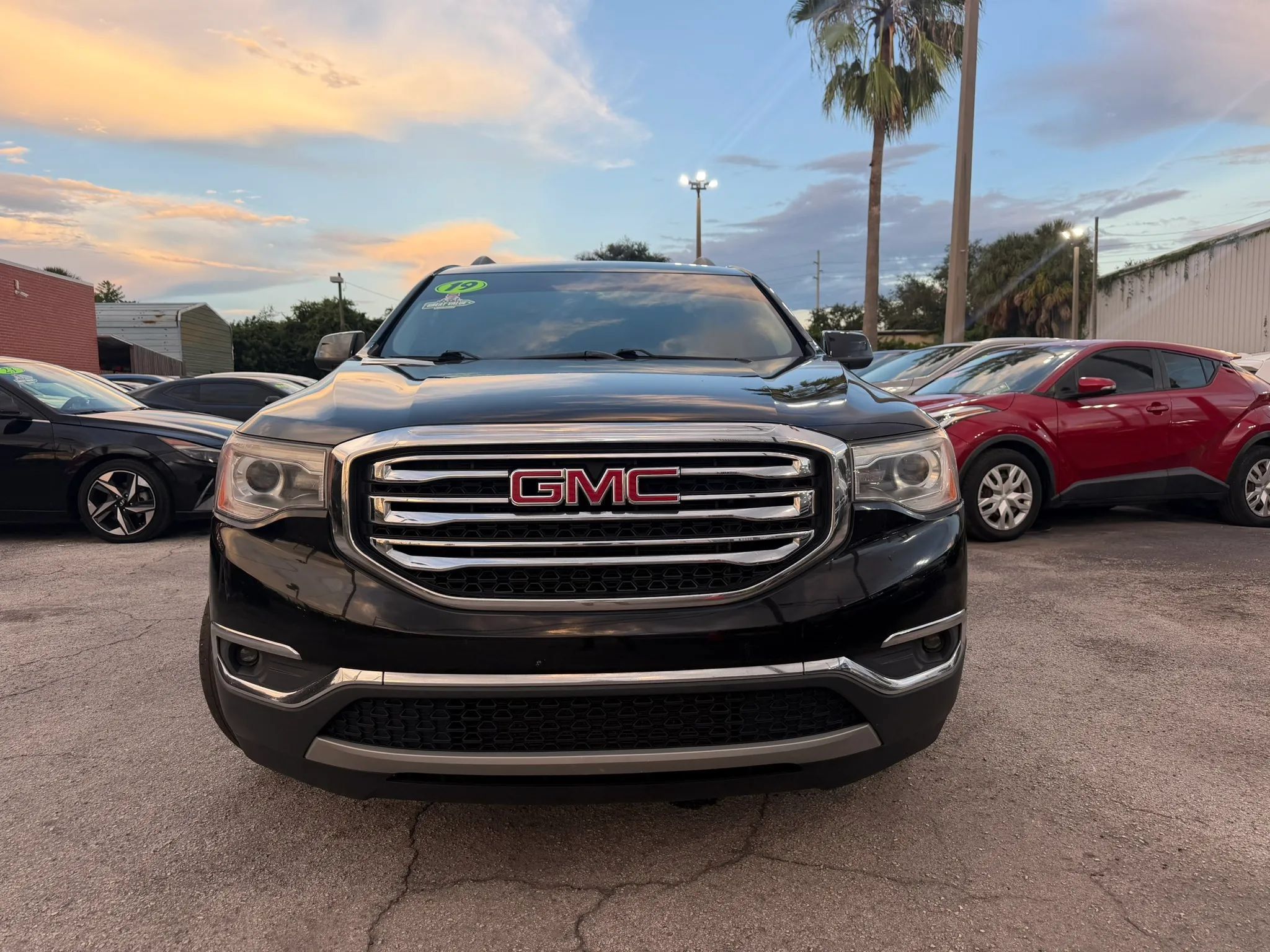 Used 2019 GMC Acadia SLT FWD image 2