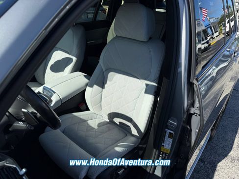 Used 2024 BMW X7 xDrive40i w/ Executive Package AWD/4WD image 21