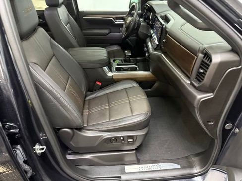 Used 2024 Chevrolet Silverado 1500 High Country w/ High Country Premium Package image 39