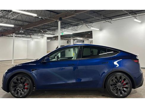 Used 2025 Tesla Model Y Performance image 8