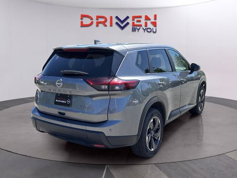 Used 2024 Nissan Rogue SV AWD/4WD image 5