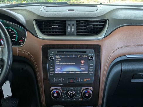 Used 2017 Chevrolet Traverse Premier image 23