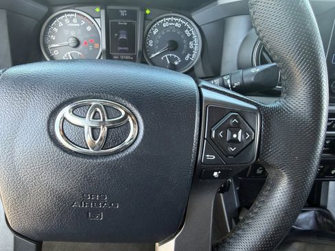 Used 2016 Toyota Tacoma TRD Off-Road w/ Premium & Technology Package image 27