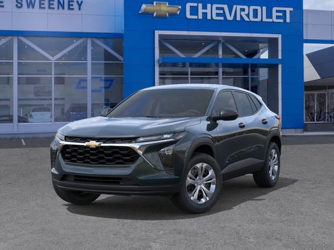 New 2026 Chevrolet Trax LS w/ Driver Confidence Package FWD image 6