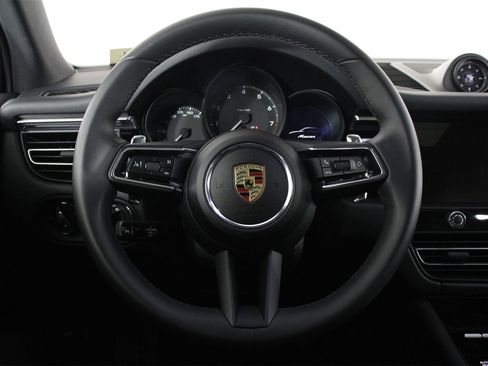 Used 2025 Porsche Macan image 12