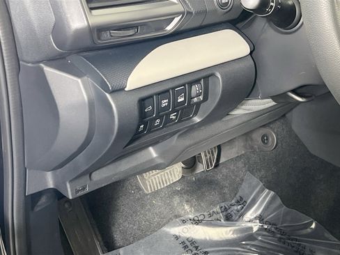 Used 2022 Subaru Forester Limited AWD/4WD image 10