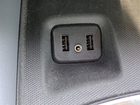 Used 2019 Buick Enclave Essence image 25