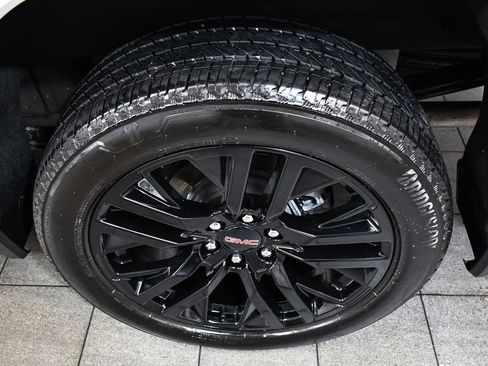 Used 2025 GMC Sierra 1500 Denali AWD/4WD image 8