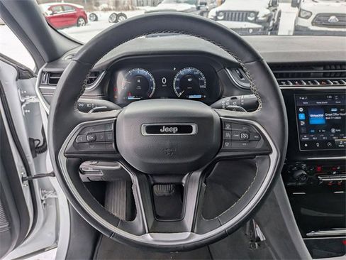 Certified 2024 Jeep Grand Cherokee L Laredo image 17