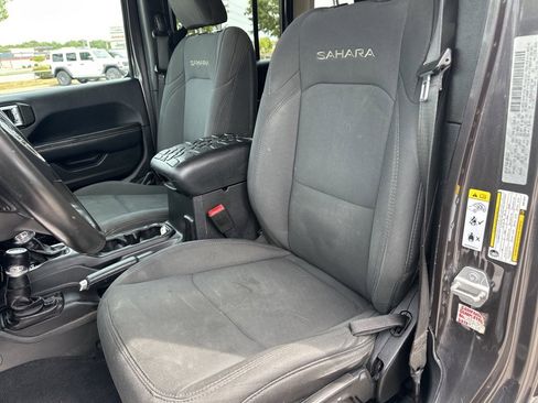 Used 2019 Jeep Wrangler Unlimited Sahara image 60