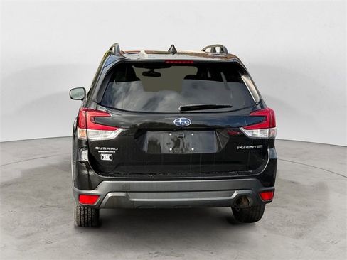 Used 2022 Subaru Forester Premium image 4