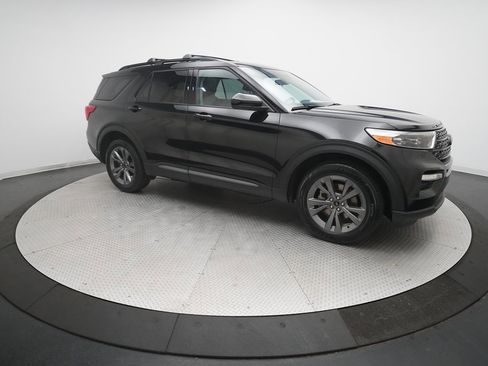 Used 2022 Ford Explorer XLT w/ Equipment Group 202A image 13