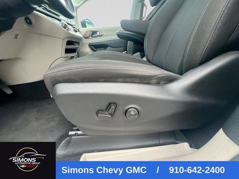 Used 2023 Chrysler Voyager LX FWD image 15