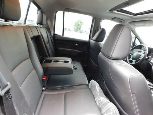 Certified 2025 Honda Ridgeline RTL image 5