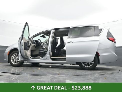 Used 2024 Chrysler Pacifica Touring-L FWD image 73