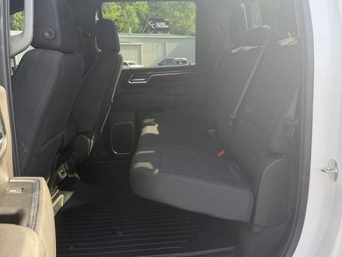 Used 2024 Chevrolet Silverado 2500 LT w/ Convenience Package image 11