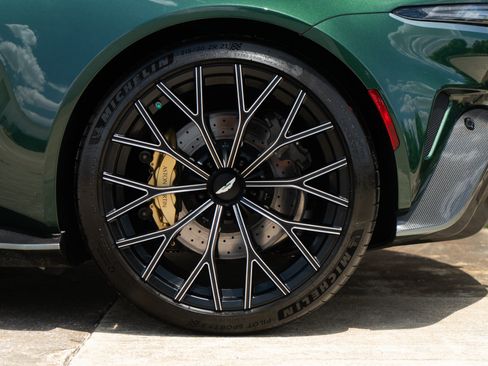 Used 2023 Aston Martin V12 Vantage Roadster RWD image 43