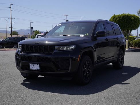New 2026 Jeep Grand Cherokee L 2WD image 7