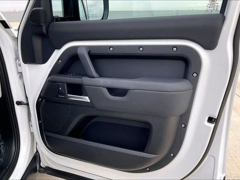 Used 2025 Land Rover Defender 110 S image 29