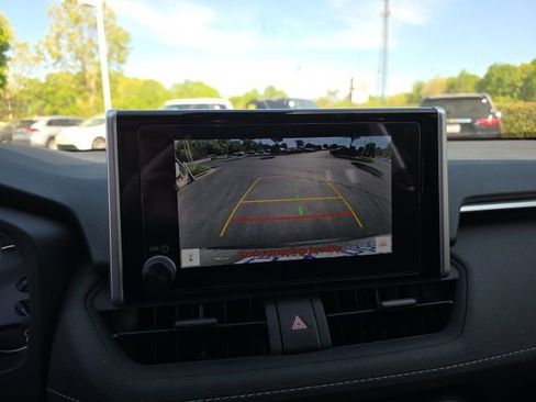 Used 2025 Toyota RAV4 XLE image 10