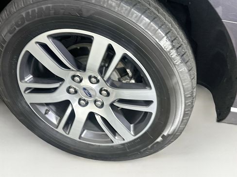 Used 2024 Ford Expedition Limited image 11