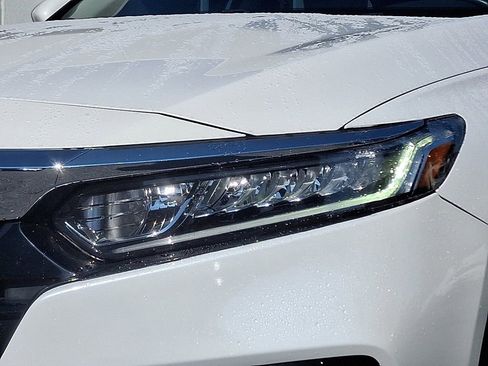 Used 2018 Honda Accord EX image 9