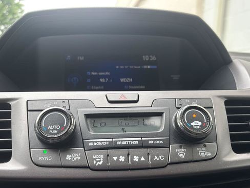 Used 2016 Honda Odyssey Touring Elite image 18