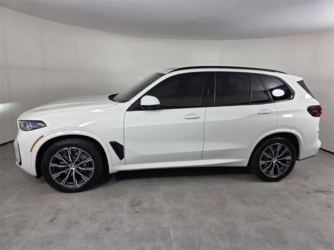 Used 2025 BMW X5 xDrive40i w/ M Sport Package image 7
