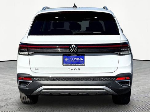 New 2026 Volkswagen Taos SE FWD image 5