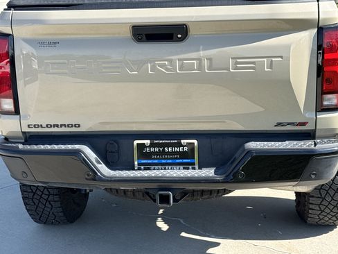 Used 2024 Chevrolet Colorado ZR2 w/ ZR2 Convenience Package III AWD/4WD image 17