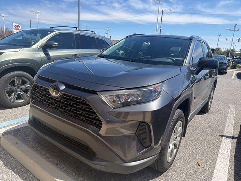 Used 2020 Toyota RAV4 LE image 2