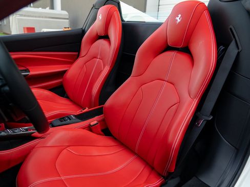 Used 2022 Ferrari F8 Tributo RWD image 38
