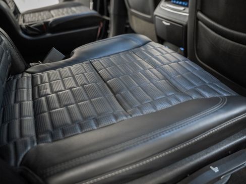 Used 2022 Cadillac Escalade ESV Sport Platinum w/ LPO, ONYX Package image 38