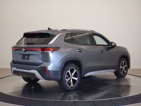 New 2025 Volkswagen Tiguan SE image 3