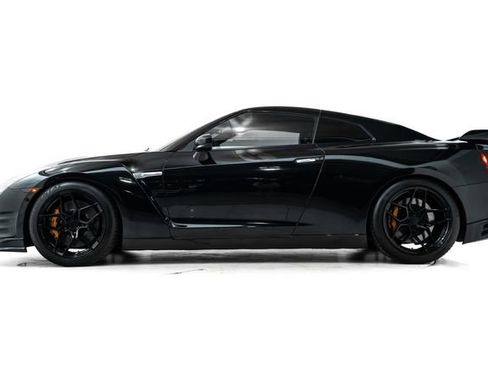 Used 2016 Nissan GT-R Premium image 9