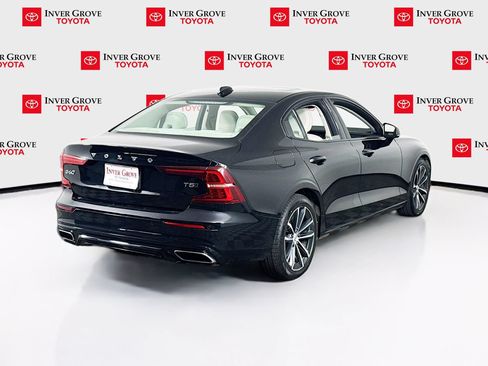 Used 2021 Volvo S60 T5 Momentum AWD/4WD image 5