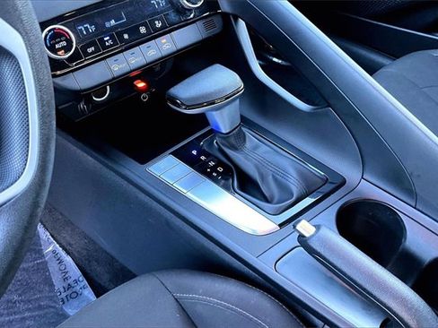 Used 2024 Hyundai Elantra SEL image 18