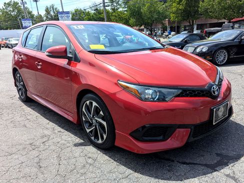 Used 2018 Toyota Corolla iM image 5