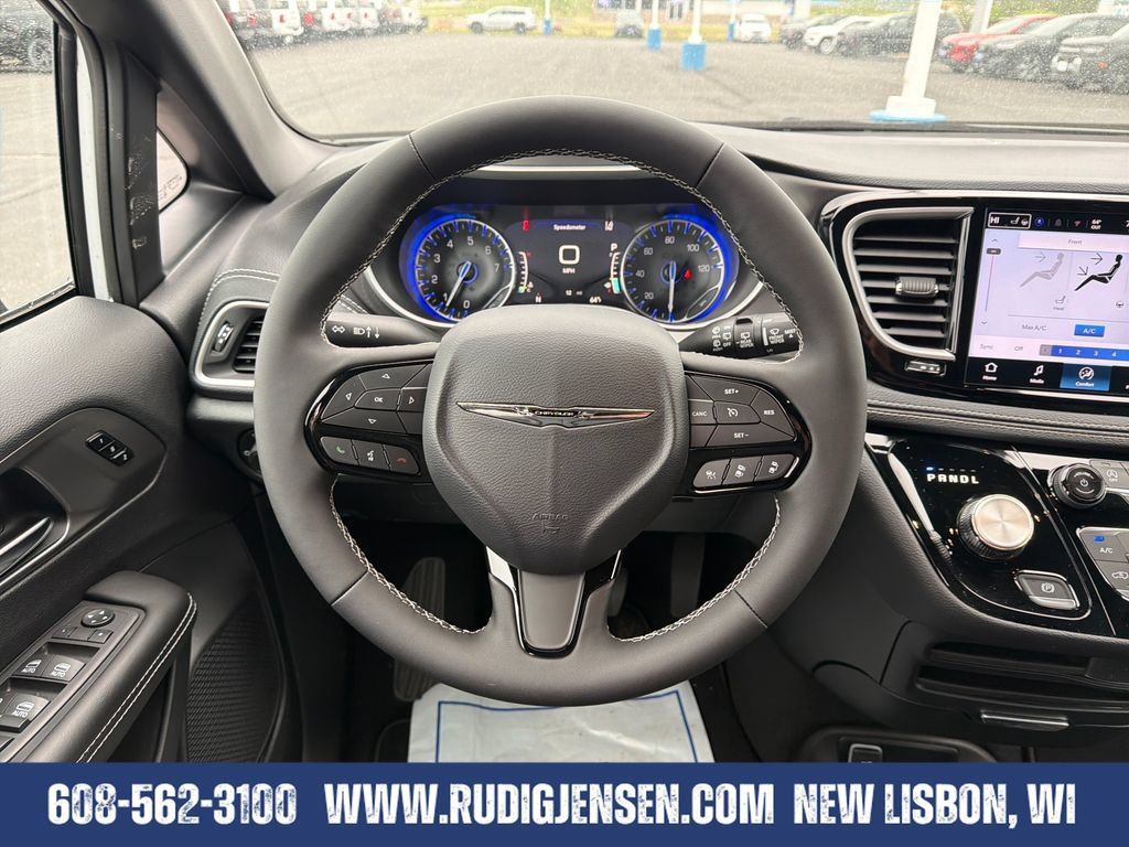 New 2026 Chrysler Pacifica Select w/ S Appearance Package AWD/4WD image 13