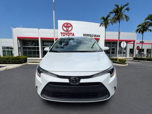 Used 2023 Toyota Corolla LE FWD image 2