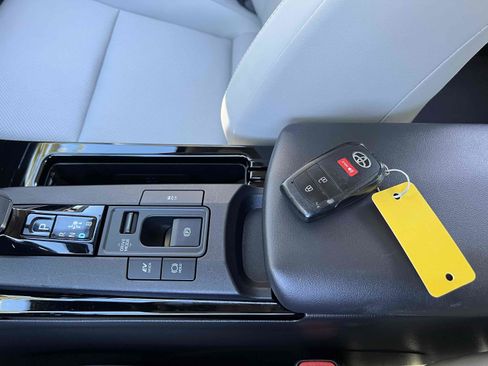 Used 2024 Toyota Prius Limited image 10