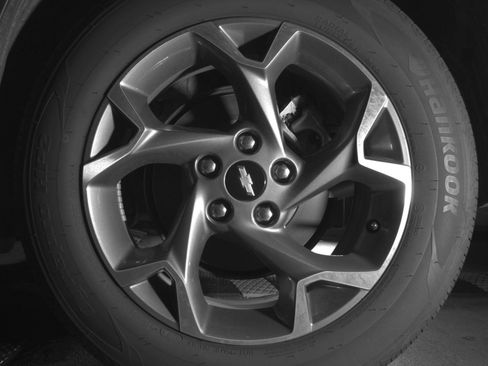 Used 2025 Chevrolet Trax LT FWD image 17